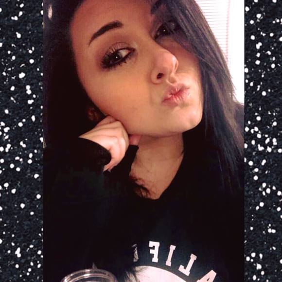 Meet your Posher, Maddiie-olivia - Picture 1 of 1